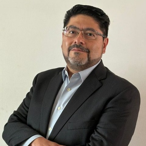 Dr. Amir Gómez León Mandujano